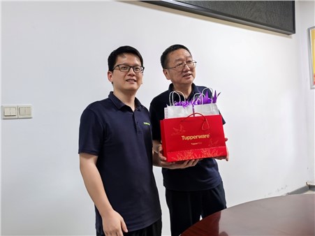 致敬韶華，感恩同行 