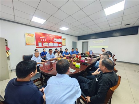 致敬奉獻(xiàn)歲月，溫情送別故人